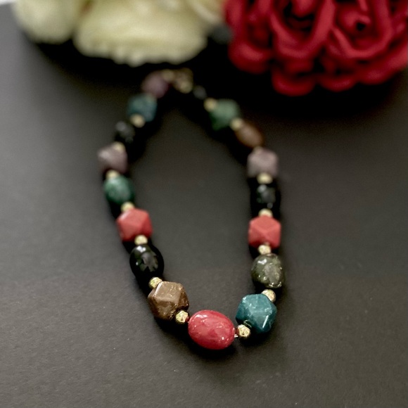 Chunky Women’s Beaded Necklace approx. 9” Drop - Picture 2 of 4